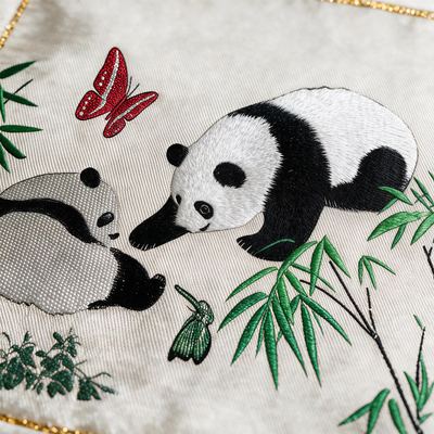 Shu-Brocade National Treasure Giant Pandas · Horizontal Table-Framed Silk Art（30*20CM·）