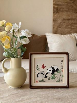 Shu-Brocade National Treasure Giant Pandas · Horizontal Table-Framed Silk Art（30*20CM·）